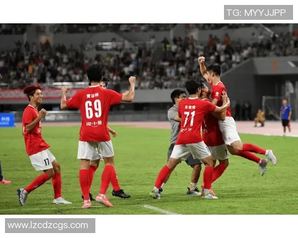 足球火药点燃激情赛场激情四溢球迷共鸣的热血时刻